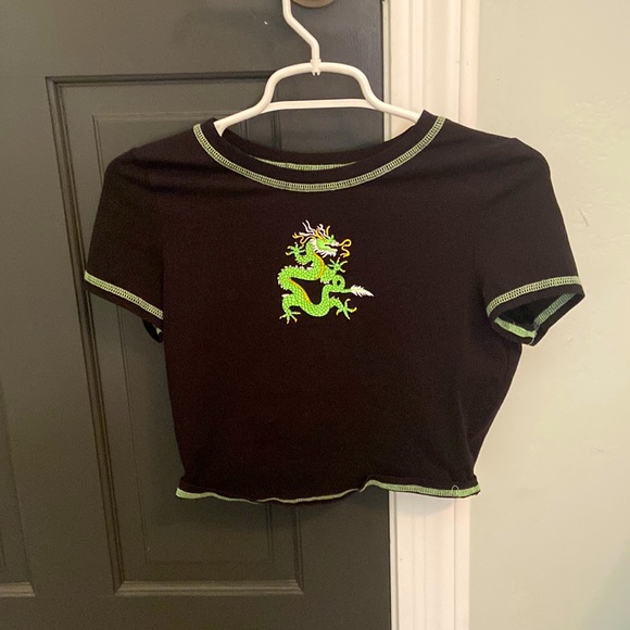 Cute dragon crop shirt and pink crop shirt! - Picture 2 of 4